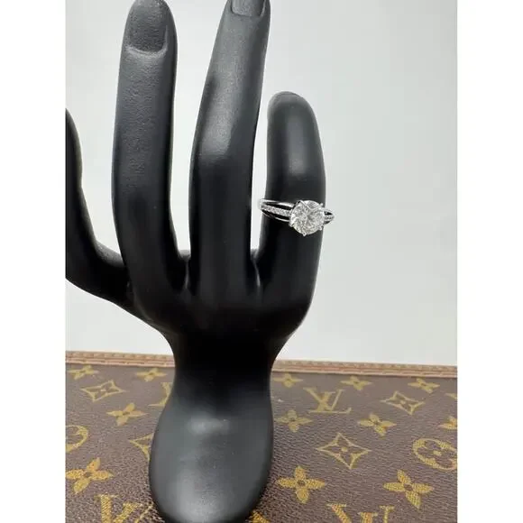 Cubic zirconia ring size 7 585 white gold 2 grams - Picture 2 of 5